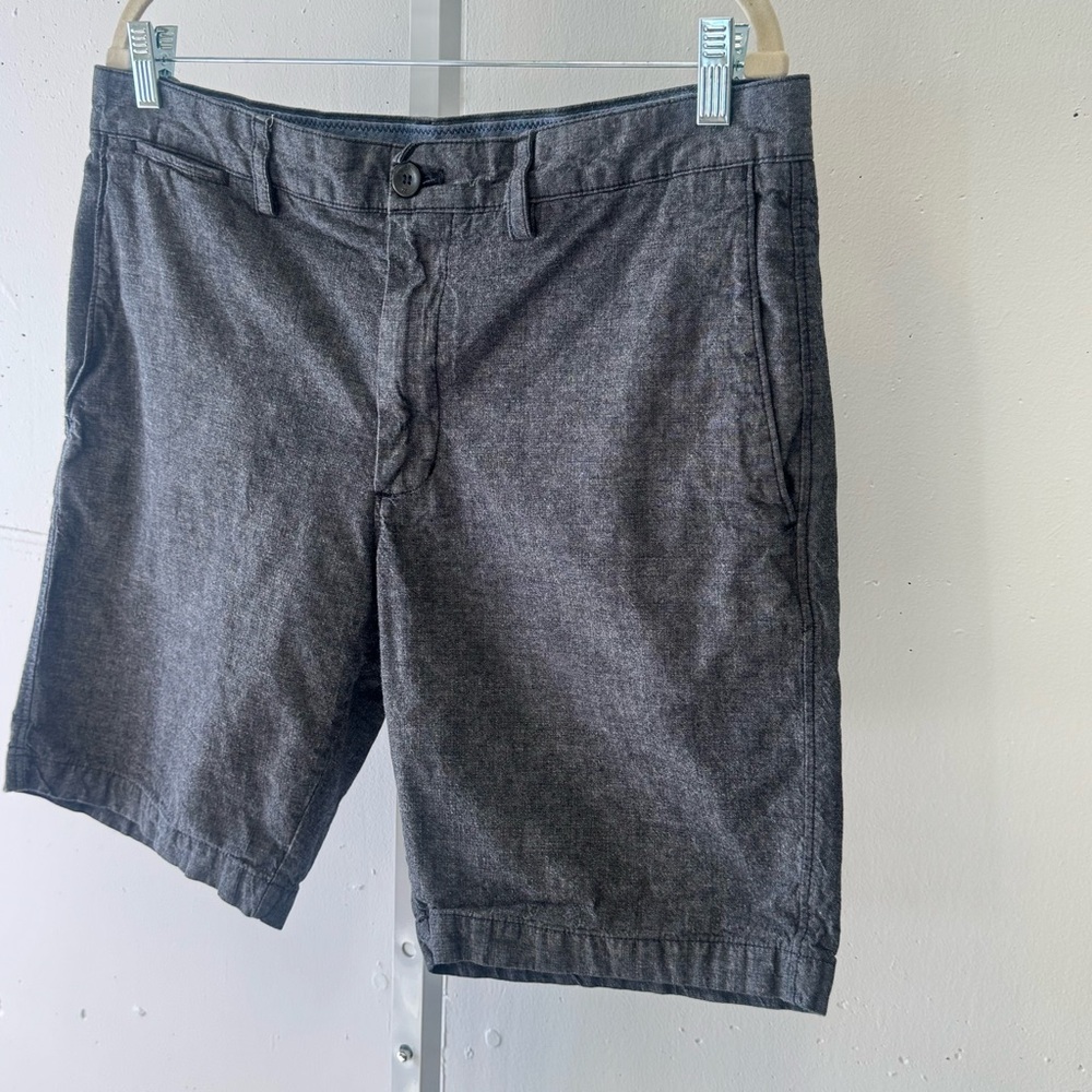 Banana Republic Men's 9" Aiden Short Flat Front Cotton Dark Grey W34 - Picture 3 of 12